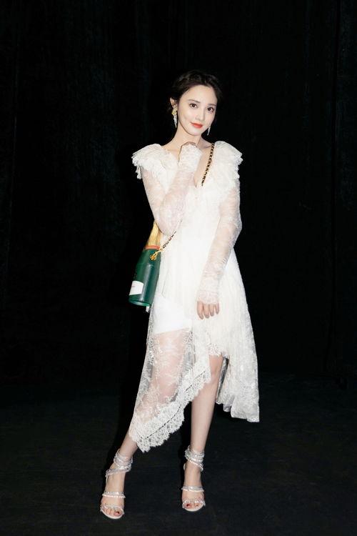 成人裙子走秀造型视频,成人裙子走秀造型风采瞬间