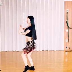 白裙子成人美姿舞蹈视频