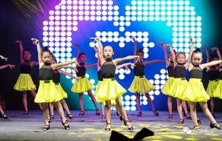 成人红色题材扇舞视频教学,传承革命精神的艺术演绎